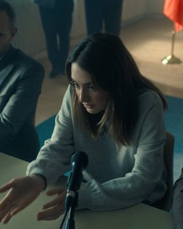 The Twisted Tale of Amanda Knox Grace Van Patten Grey Sweater USA Jackets